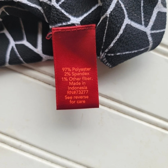 Jennifer Lopes Women’s Top Blouse Animal Print Black White Gold Print V-Neck M - Picture 9 of 16